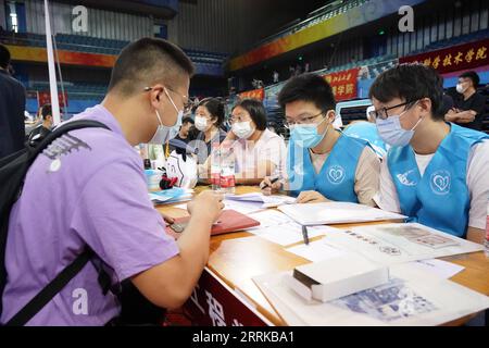 220828 -- BEIJING, Aug. 28, 2022 -- A freshman 1st L registers at Peking University in Beijing, capital of China, on Aug. 28, 2022. Freshmen came to register at Peking University on Sunday.  CHINA-BEIJING-PEKING UNIVERSITY-NEW STUDENTS CN RenxChao PUBLICATIONxNOTxINxCHN Stock Photo