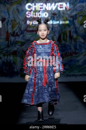 220912 -- BEIJING, Sept. 12, 2022 -- A model presents a creation by designer Chen Wen during the CHENWEN Studio fashion show of China Fashion Week S/S 2023 in Beijing, capital of China, Sept. 12, 2022.  CHINA-BEIJING-FASHION WEEK CN ChenxJianli PUBLICATIONxNOTxINxCHN Stock Photo