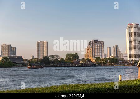 Skylines, Four Seasons Private Residences, Chatrium Hotel Riverside Bangkok, Chao Phraya River, Bangkok, Thailand, Asia Stock Photo