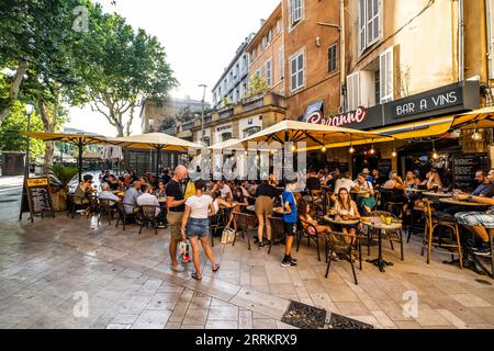 People in cafes and bars in the old town of Aix-en-Provence, Provence, South of France, France, Europe Stock Photo