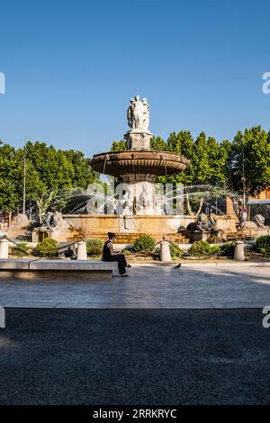People at the Fontaine de la Rotonde in Aix-en-Provence, Provence, South of France, France, Europe Stock Photo