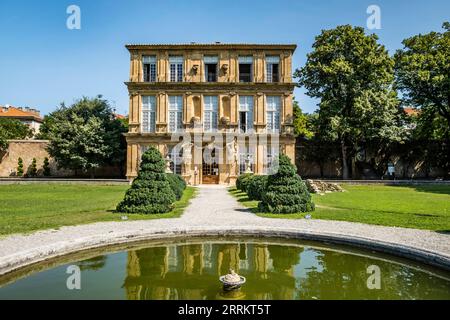 Park in front of the Pavillon Vendôme in Aix-en-Provence, Provence, South of France, France, Europe Stock Photo