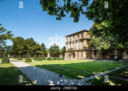 Park in front of the Pavillon Vendôme in Aix-en-Provence, Provence, South of France, France, Europe Stock Photo