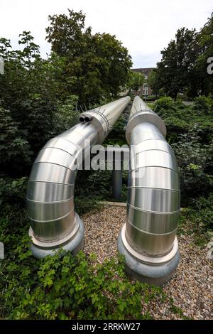 Essen, North Rhine-Westphalia, Germany - District heating pipeline in the Rüttenscheid district. The Osttrasse project crosses railroad tracks above g Stock Photo