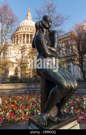 England, London, City of London, St.Pauls Cathedral, Statue titled 'The Young Lovers' by Georg Erlich Stock Photo
