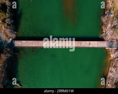 an aerial view of Mansfield Dam with crystal-clear blue water on a sunny day Stock Photo