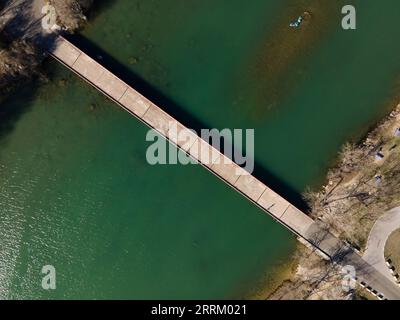 an aerial view of Mansfield Dam with crystal-clear blue water on a sunny day Stock Photo