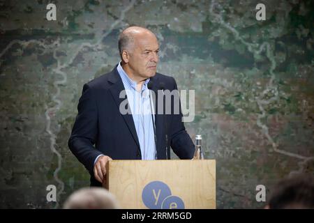Kyiv, Ukraine. 08th Sep, 2023. Victor Pinchuk, billionaire founder of EastOne group, delivers remarks at the 18th meeting of the Yalta European Strategy conference, September 8, 2023 in Kyiv, Ukraine. Credit: Ukraine Presidency/Ukrainian Presidential Press Office/Alamy Live News Stock Photo