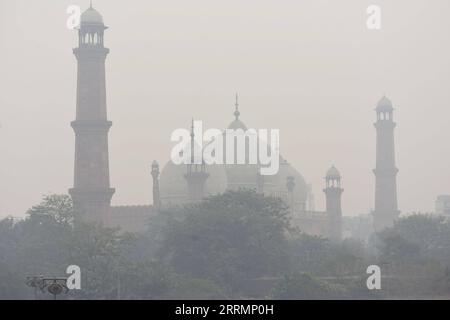 221109 -- LAHORE, Nov. 9, 2022 -- This photo taken on Nov. 9, 2022 ...