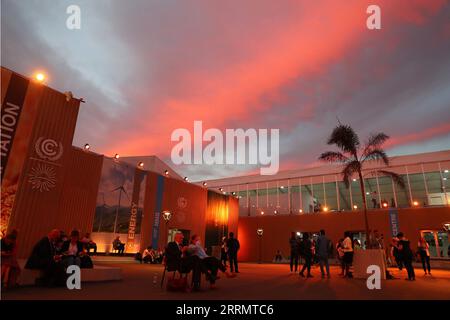 221115 -- SHARM EL-SHEIKH, Nov. 15, 2022 -- Participants enjoy the sunset at the venue of the 27th session of the Conference of the Parties COP27 to the United Nations Framework Convention on Climate Change, in Sharm El-Sheikh, Egypt, Nov. 14, 2022.  EGYPT-SHARM EL-SHEIKH-COP27 SuixXiankai PUBLICATIONxNOTxINxCHN Stock Photo