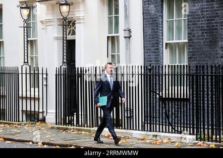 221117 -- LONDON, Nov. 17, 2022 -- Chancellor of the Exchequer Jeremy Hunt of the United Kingdom UK leaves 11 Downing Street in London, Britain, on Nov. 17, 2022. Jeremy Hunt on Thursday announced a package of tax hikes and spending cuts worth 55 billion British pounds 65 billion U.S. dollars in a bid to improve the public finances and restore the country s economic credibility. BRITAIN-LONDON-CHANCELLOR OF THE EXCHEQUER-AUTUMN STATEMENT 2022 XinxHua PUBLICATIONxNOTxINxCHN Stock Photo