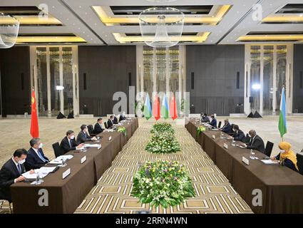 221209 -- RIYADH, Dec. 9, 2022 -- Chinese President Xi Jinping meets with Djiboutian President Ismail Omar Guelleh in Riyadh, Saudi Arabia, Dec. 9, 2022.  SAUDI ARABIA-RIYADH-XI JINPING-DJIBOUTI-PRESIDENT-MEETING YuexYuewei PUBLICATIONxNOTxINxCHN Stock Photo