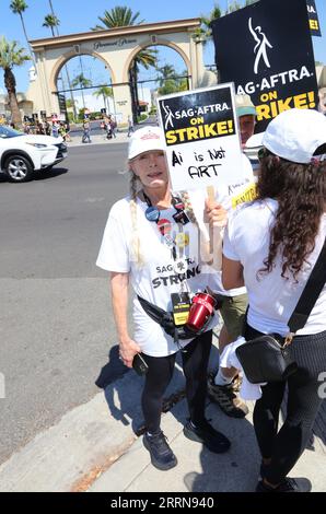 Hollywood, USA. 08th Sep, 2023. Frances Fisher arrives at United We Trek picket held at Paramount Studios in Hollywood, CA on Friday, September 8, 2023 . (Photo By Juan Pablo Rico/Sipa USA) Credit: Sipa USA/Alamy Live News Stock Photo