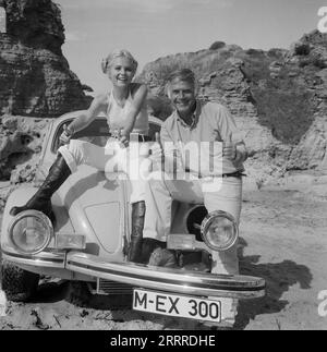 Ein Käfer gibt Vollgas, Filmkomödie, Deutschland/Schweiz 1972, Regie: Rudolf Zehetgruber, Darsteller: Heidi Hansen, Joachim Blacky Fuchsberger Stock Photo