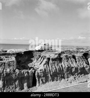 Ein Käfer gibt Vollgas, Filmkomödie, Deutschland/Schweiz 1972, Regie: Rudolf Zehetgruber, Szenenfoto mit Dudu am Strand Stock Photo