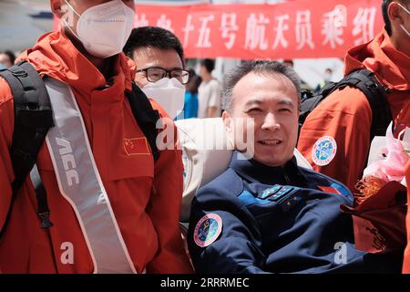 230604 -- BEIJING, June 4, 2023 -- Astronaut Fei Junlong is seen holding a bouquet from his wife after arriving in Beijing, capital of China, June 4, 2023. The three astronauts from China s Shenzhou-15 manned spaceship arrived in Beijing by plane on Sunday after their safe return to Earth following a six-month space station mission. Li Jie EyesonSciCHINA-SHENZHOU-15-RETURN CN LiuxFang PUBLICATIONxNOTxINxCHN Stock Photo