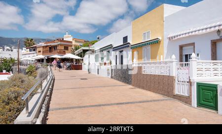 Boardwalk along the seafront lined with traditional homes now converted into fish and seafood restaurants visited by tourists and locals alike, Caleta Stock Photo