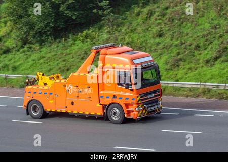 Hough Green Garage Ltd a HGV Recovery Services company 24hr nationwide accident HGV Breakdown vehicle recovery travelling on the M6 motorway UK. Orange Daf Trucks Ft Cf85.430 Diesel 2580 cc Stock Photo