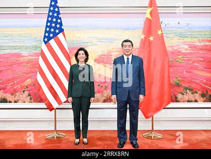News Bilder des Tages 230829 -- BEIJING, Aug. 29, 2023 -- Chinese Vice Premier He Lifeng meets with visiting U.S. Commerce Secretary Gina Raimondo in Beijing, capital of China, Aug. 29, 2023.  CHINA-BEIJING-HE LIFENG-U.S. COMMERCE SECRETARY-MEETING CN YuexYuewei PUBLICATIONxNOTxINxCHN Stock Photo
