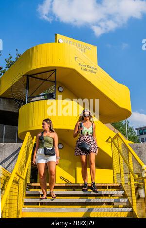 London, UK. 9th Sep, 2023. A Mini late summer/early autumn Heatwave, also known as an Indian summer, leads to sunny weather and brings people to the Southbank. Credit: Guy Bell/Alamy Live News Stock Photo