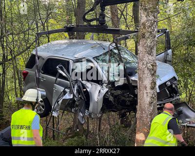 Lanzenhaar, Germany. 09th Sep, 2023. A car is lifted onto a tow truck after an accident. A 48-year-old woman drove with her children in the car against a tree in Oberhaching (district of Munich). Afterwards, she allegedly injured her children, aged 11 and 13, in the car, police said. Credit: Haubner/vifogra/dpa/Alamy Live News Stock Photo