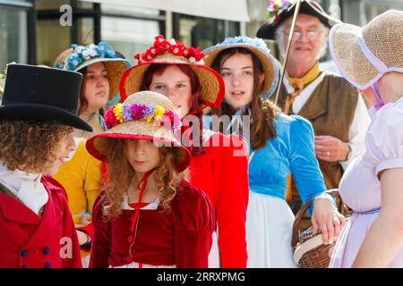 Bath, UK. 9th Sep, 2023. Jane Austen fans are pictured taking part in the world famous Grand Regency Costumed Promenade. The Promenade, part of the Jane Austen Festival is a procession through the streets of Bath and the participants who come from all over the world dress in 18th Century costume. Credit: Lynchpics/Alamy Live News Stock Photo