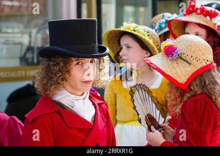 Bath, UK. 9th Sep, 2023. Jane Austen fans are pictured taking part in the world famous Grand Regency Costumed Promenade. The Promenade, part of the Jane Austen Festival is a procession through the streets of Bath and the participants who come from all over the world dress in 18th Century costume. Credit: Lynchpics/Alamy Live News Stock Photo