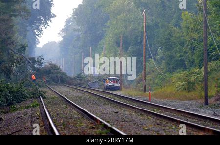 W.Acton, MA, USA. 7th Sep, 2023. Strong thunder storm has caused significant damage west of Boston slowing traffic on Route 2 West. Trees are down on the commuter trains rails and power lines in Acton are down throughout the area. 57,000 people are without power in parts of the state. (Credit Image: © Kenneth Martin/ZUMA Press Wire) EDITORIAL USAGE ONLY! Not for Commercial USAGE! Stock Photo