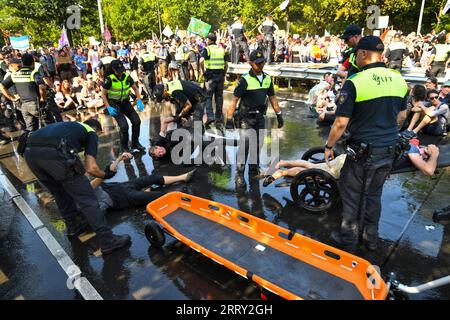 The Hague,The Netherlands, 9th september,2023. For the 8th time thousands of Extinction rebellion activists protested against fossil fuels subsidies by blocking the A12 motorway. Watercannons were used and police removed and arrested hundreds of people. Credit:Pmvfoto/Alamy Live News Stock Photo