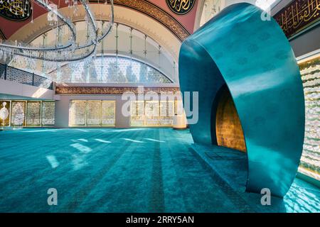 Istanbul, Turkey - September 9, 2023: Interior view of Sakirin Mosque, a modern mosque located at one of the entrances of Karacaahmet Cemetery in Usku Stock Photo