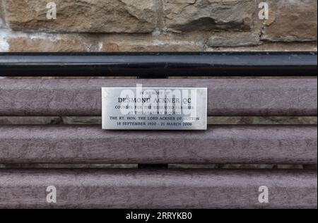 Bench in memory of Desmond Ackner QC at  Pantglas junior school memorial garden, Aberfan Stock Photo