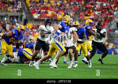 Pittsburgh, Pennsylvania, USA. 09th Sep, 2023. Pitt Panthers quarterback Phil Jurkovec (5) scrambles during the 1st half of the NCAA football game between the Pitt Panthers and the Cincinnati Bearcats at Acrisure Stadium in Pittsburgh, Pennsylvania. Brent Gudenschwager/CSM/Alamy Live News Stock Photo