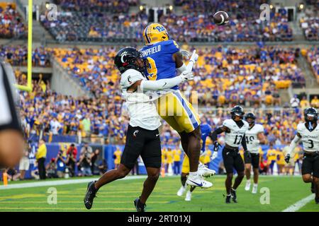 Pittsburgh, Pennsylvania, USA. 09th Sep, 2023. Pitt Panthers wide receiver Konata Mumpfield (9) catches a touchdown pass against Cincinnati Bearcats defensive back Taj Ward (15) during the 1st half of the NCAA football game between the Pitt Panthers and the Cincinnati Bearcats at Acrisure Stadium in Pittsburgh, Pennsylvania. Brent Gudenschwager/CSM/Alamy Live News Stock Photo