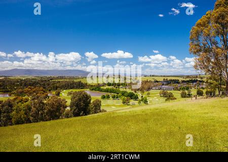 Mount Lofty Circuit Walk in Warrandyte State Park on a hot spring day in Wonga Park, Melbourne, Victoria, Australia Stock Photo