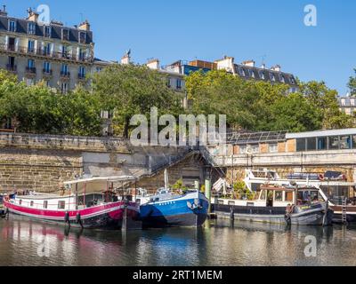 Boats on the, Canal Saint-Martin, Paris, France, Europe, EU. Stock Photo