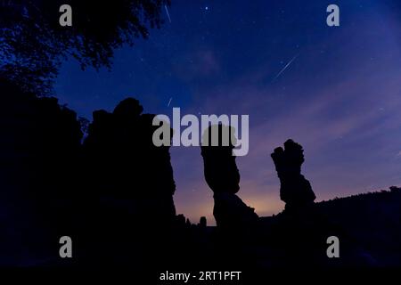 Pereids over Saxon Switzerland. Hercules Pillars in the Bielatal, the striking rock formations stand out impressively against the night sky. The Stock Photo