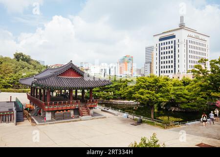 Seoul, South Korea, August 25, 2018: Namsangol Hanok Village is a Korean traditional village located near Pil-dong neighborhood in Jung-gu, a central Stock Photo