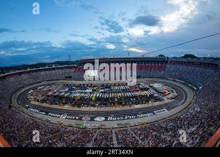 August 18, 2018, Bristol, Tennessee, USA: The Monster Energy NASCAR Cup Series teams take to the track for the Bass Pro Shops NRA Night Race at Stock Photo