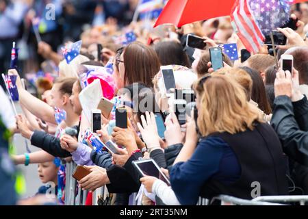 MELBOURNE, AUSTRALIA, OCTOBER 18: Prince Harry, Duke of Sussex and Meghan Markle, Duchess of Sussex meet fans at Government House in Melbourne Stock Photo