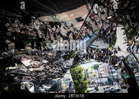 Tokyo, Japan, May 12 2019: The famous mirrors at the entrance of Tokyu Mall Plaza in Harajuku Stock Photo