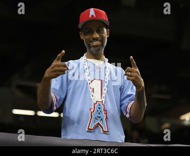 New Orleans, USA. 10th Sep, 2023. A Tennessee Titans fan shows off