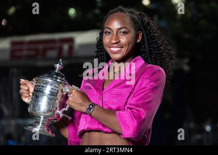 Athletic Woman Poses with the Championship Trophy Stock Image - Image of  healthy, model: 64519135