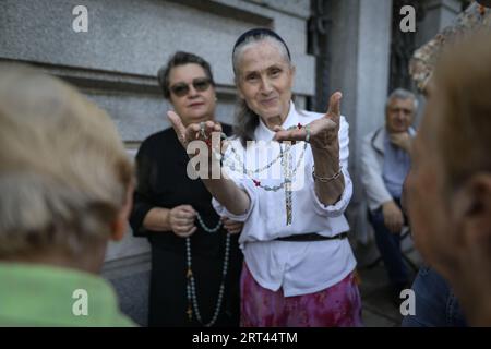 Madrid, Spain. 10th Sep, 2023. A couple of women hold religious rosaries during a demonstration. Supporters of the Spanish right have gathered at the doors of the Madrid city hall to protest against the government of the acting prime minister Pedro Sánchez and the possible amnesty in favor of the Catalan political leader Carles Puigdemont, fleeing from justice. Credit: SOPA Images Limited/Alamy Live News Stock Photo