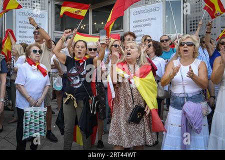 Madrid, Spain. 10th Sep, 2023. Protesters gather in front of Madrid City Hall during the demonstration . Supporters of the Spanish right have gathered at the doors of the Madrid city hall to protest against the government of the acting prime minister Pedro Sánchez and the possible amnesty in favor of the Catalan political leader Carles Puigdemont, fleeing from justice. Credit: SOPA Images Limited/Alamy Live News Stock Photo