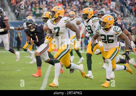 Green Bay Packers linebacker Quay Walker (7) signals during an NFL