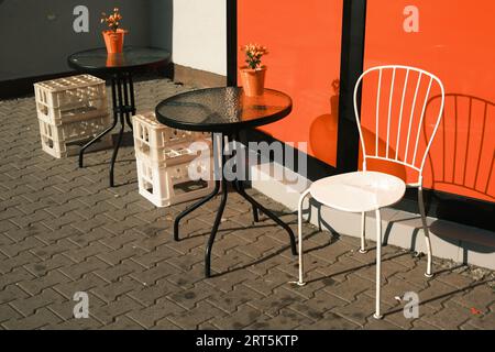 Tables and chairs outside a cafe in Warsaw, Poland Stock Photo