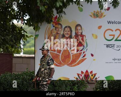 230908 -- NEW DELHI, Sept. 8, 2023 -- An Indian paramilitary trooper stands guard near a billboard for the Group of 20 G20 summit in New Delhi, India, Sept. 7, 2023. The Indian capital of New Delhi geared up to host the upcoming Group of 20 G20 summit at the weekend with tight security arrangements. Officials said the restrictions and traffic regulations came into effect in New Delhi on Friday morning and will continue until early Monday.  INDIA-NEW DELHI-G20 SUMMIT-SECURITY JavedxDar PUBLICATIONxNOTxINxCHN Stock Photo