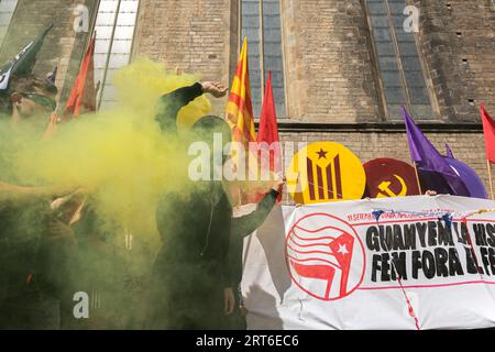 Barcelona, Barcelona, Spain. 11th Sep, 2023. The pro-independence left, together with various youth groups such as Arran, demonstrate in the center of Barcelona during the National Day of Catalonia. (Credit Image: © Marc Asensio Clupes/ZUMA Press Wire) EDITORIAL USAGE ONLY! Not for Commercial USAGE! Stock Photo