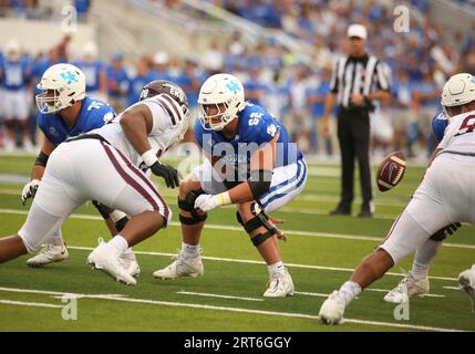 LEXINGTON KY SEPTEMBER 09 Kentucky Wildcats offensive lineman