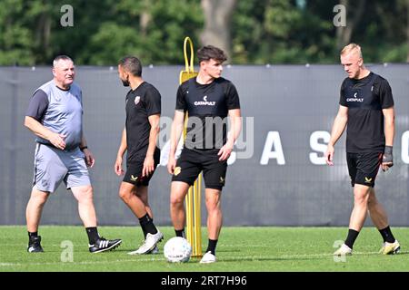 UTRECHT - (l-r) FC Utrecht coach Ron Jans, Zakaria Labyad of FC Utrecht, Anthony Descotte of FC Utrecht, Isac Lidberg of FC Utrecht during the training of the new FC Utrecht coach Ron Jans at the Topsportcentrum Overvecht on September 10, 2023 in Utrecht , The Netherlands. ANP GERRIT VAN COLOGNE Stock Photo